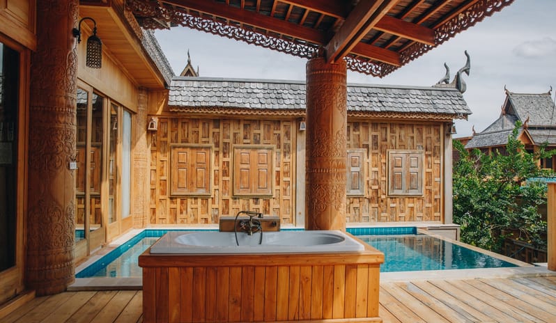 Deluxe Pool Suite
